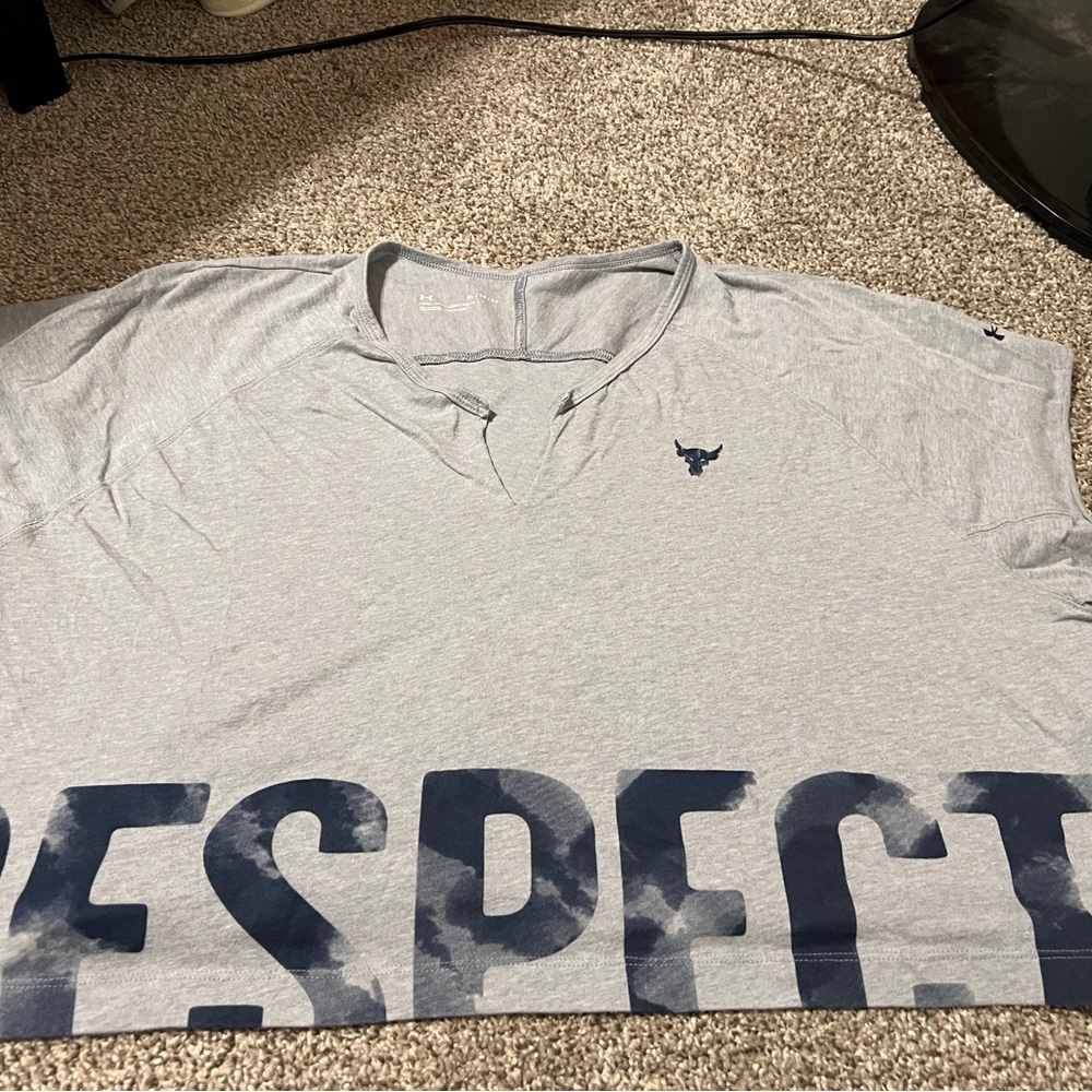 Under Armour Gray Crop Top with Navy Print